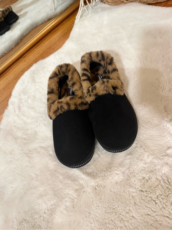 Skechers Shoes - Women’s Sketchers Black and Leopard Cozy Campfire Slippers